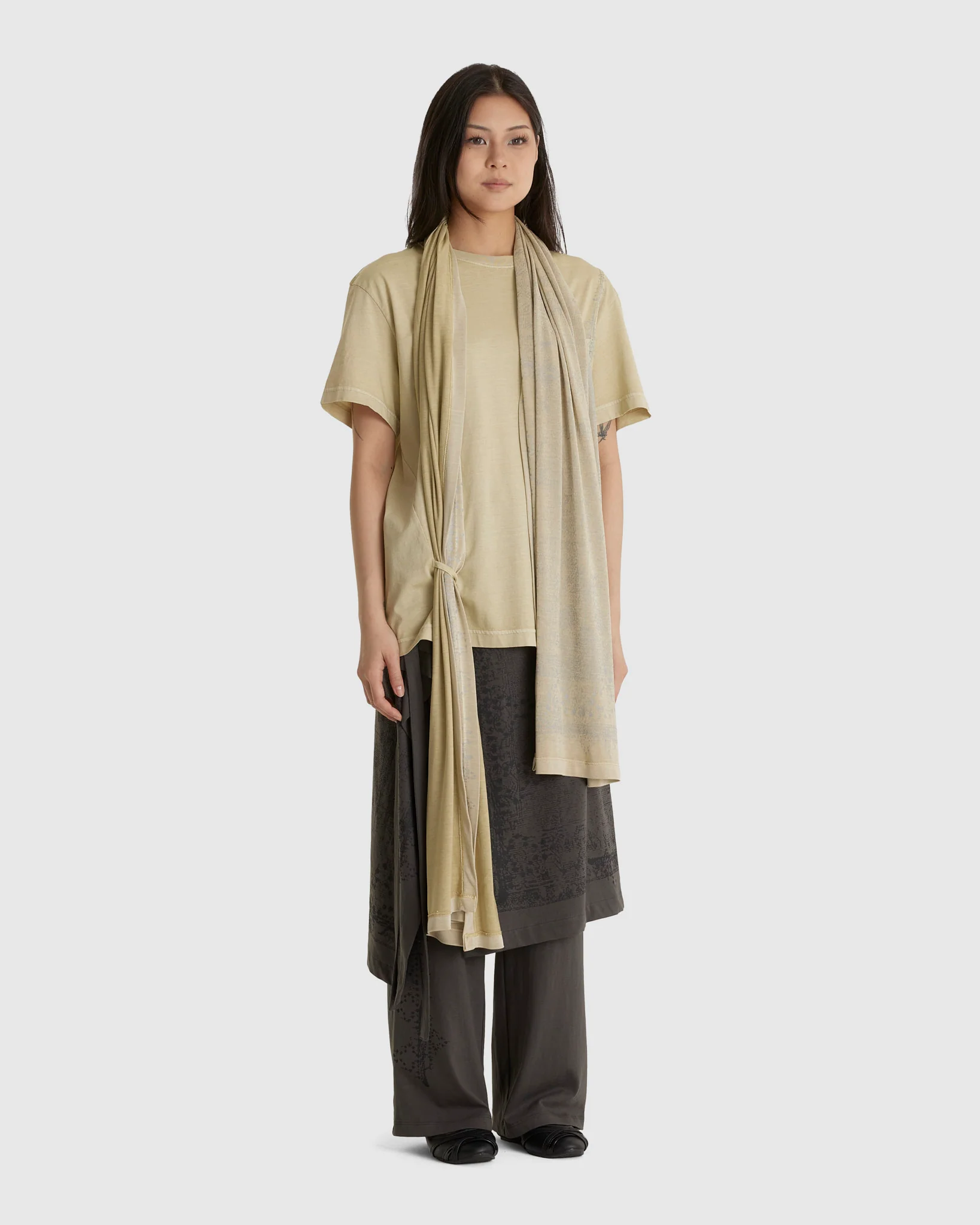 Basic T-Shirt w/ Graphic Scarf Sand Beige (W) - Image 2