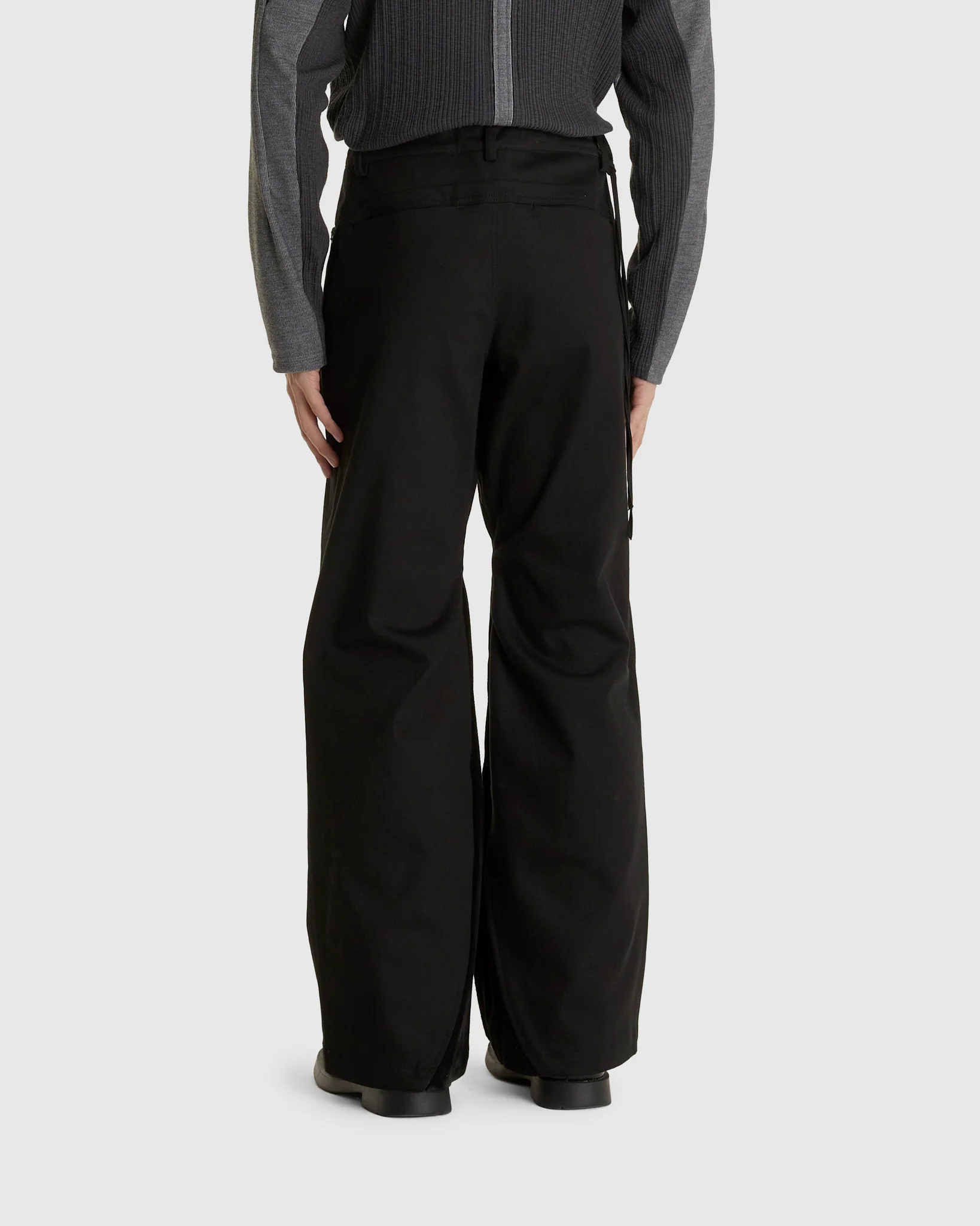 EP.9 02 Trousers Black - Image 3