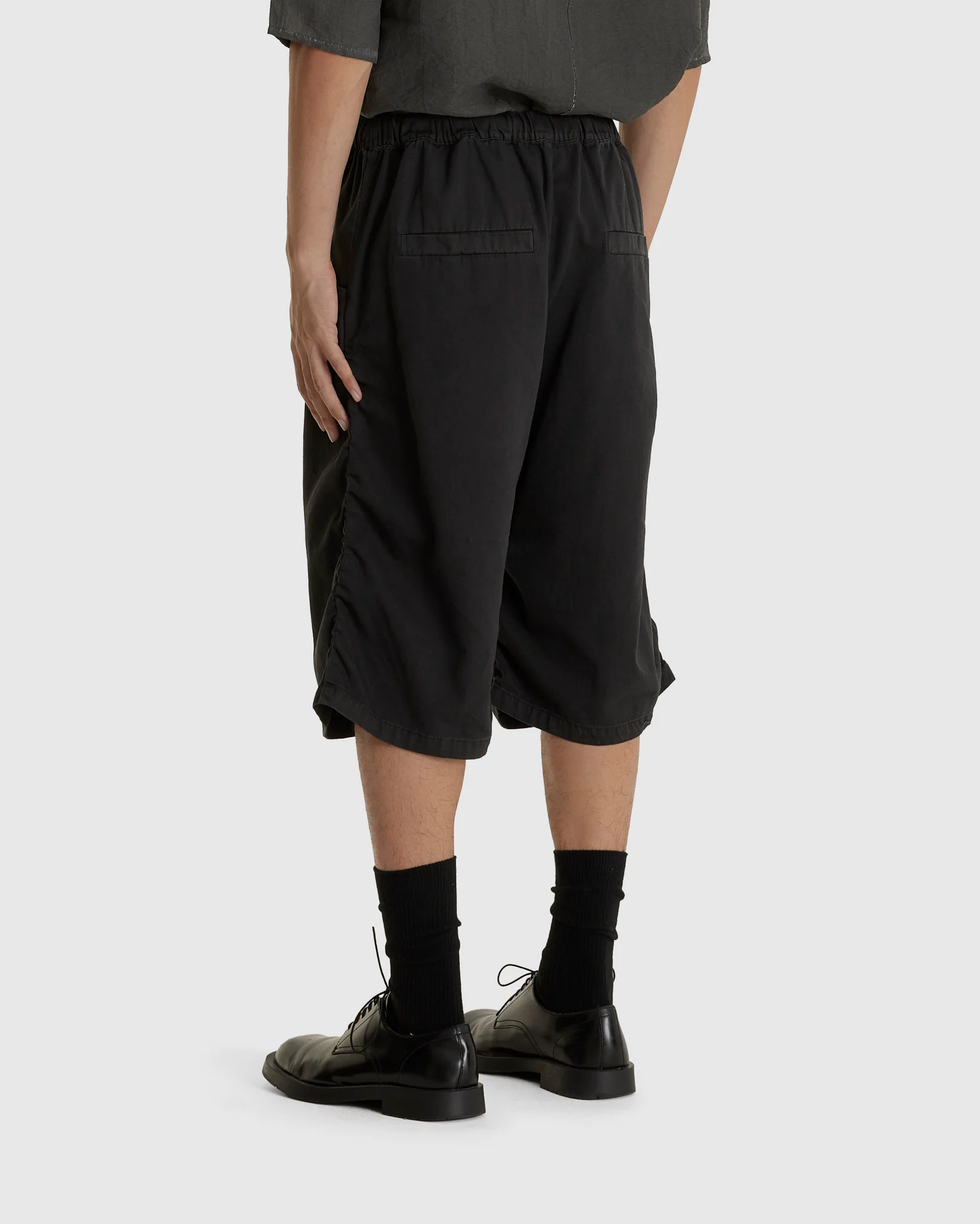 No. 330 Thin Canvas Draped Short Trousers (M) - Image 3